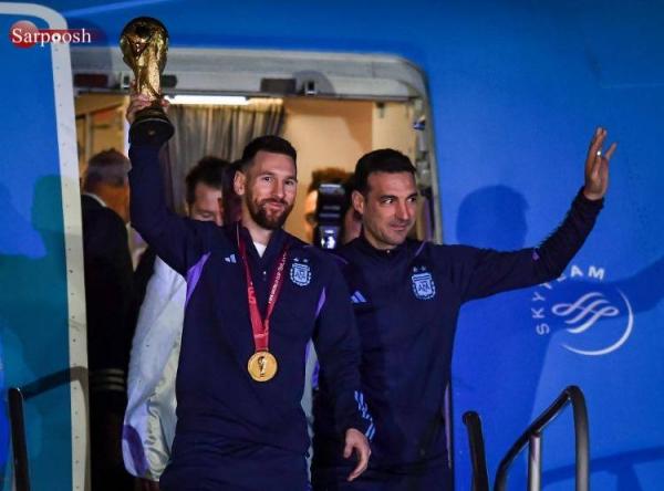 درباره مسی,بیوگرافی لیونل مسی,ورود مسی و بازیکنان آرژانتین با کاپ جام جهانی به بوئنوس آیرس