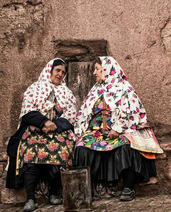انواع لباس محلی,لباس زنانه محلی روستای ابیانه