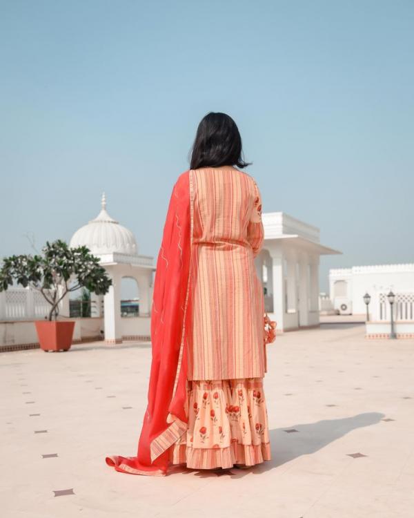 لباس هندی با رنگ هلویی، مدل مانتو رنگ سال ۲۰۲۴
