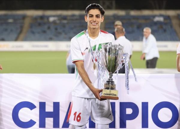 Victory cup in the hands of Mohammad Javad Hosseinnejad