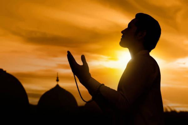 خواندن نماز وتیره به صورت ایستاده,فضایل نماز نافله عشا,نماز نافله عشا را چگونه بخوانیم