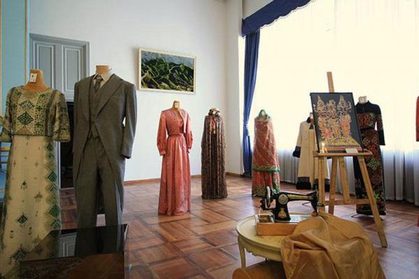 موزه پارچه و لباس نیاوران,موزه پارچه و لباس نیاوران کجاست