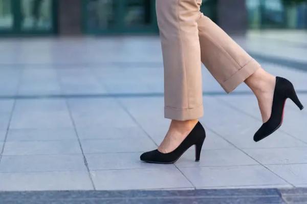 استفاده از کفش پاشنه بلند، اصول انتخاب لباس برای لاغر به نظر رسیدن