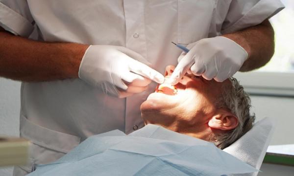 مراقبت‌های پس از کشیدن دندان,کشیدن دندان,حفظ بهداشت دهان و دندان,کشیدن دندان عقل,درمان های خانگی برای درد دندان