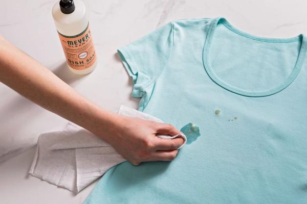پاک کردن انواع لکه ها از لباس با مواد شوینده