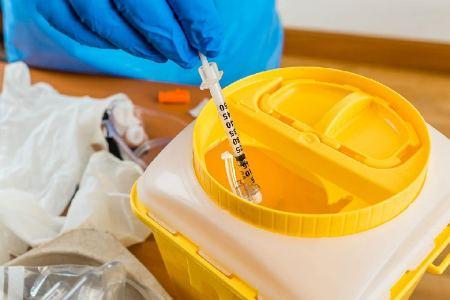 چرا انتخاب سیفتی باکس استاندارد، مهم‌ترین گام در جلوگیری از انتقال عفونت است؟