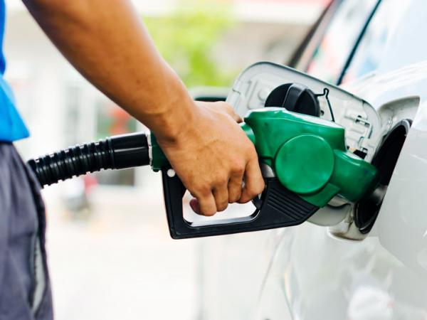بوی بنزین داخل ماشین,علل استشمام بوی بنزین داخل ماشین,روشهای از بین بردن بوی نشتی بنزین در خودرو