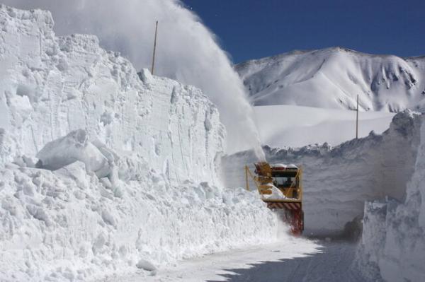 بارش برف,تجهیزات لازم برای برف روبی,انواع فناوری های نوآورانه برف روبی در فرودگاه‌ها,برف روب‌های مناسب جاده‌ها,برف روب Yeti Snow,برف روب HTR۶۰۸