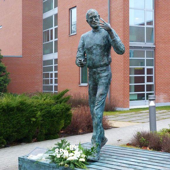 مجسمه یادبود استیو جابز