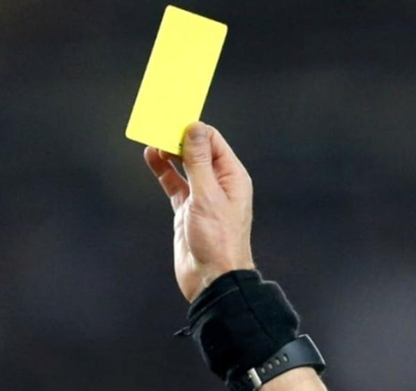 قانون دو کارت زرد در فوتبال,کارت زرد در فوتبال چیست