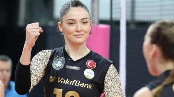 زهرا گونش والیبالیست تیم ملی ترکیه 